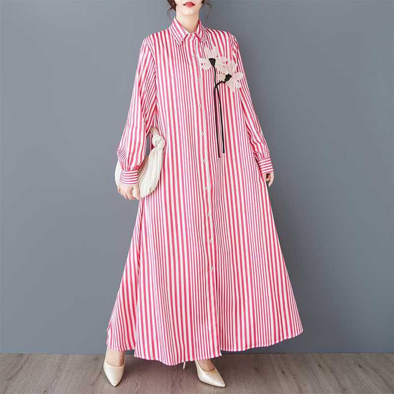 Light Striped Shirt Dress Is A Versatile Loose Large-sized