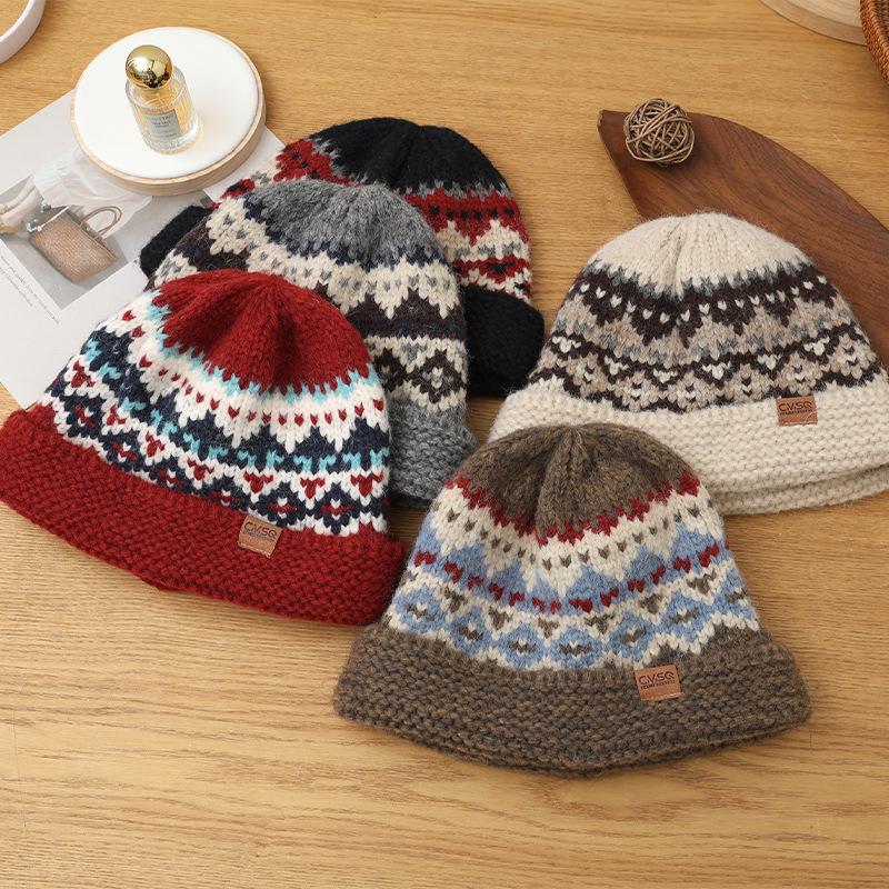 Fair Island Style Leather Mark Curled Knitted Wool Hat Autumn and Winter Retro Face Showing Small Christmas Hat Casual Windproof Warm Hat