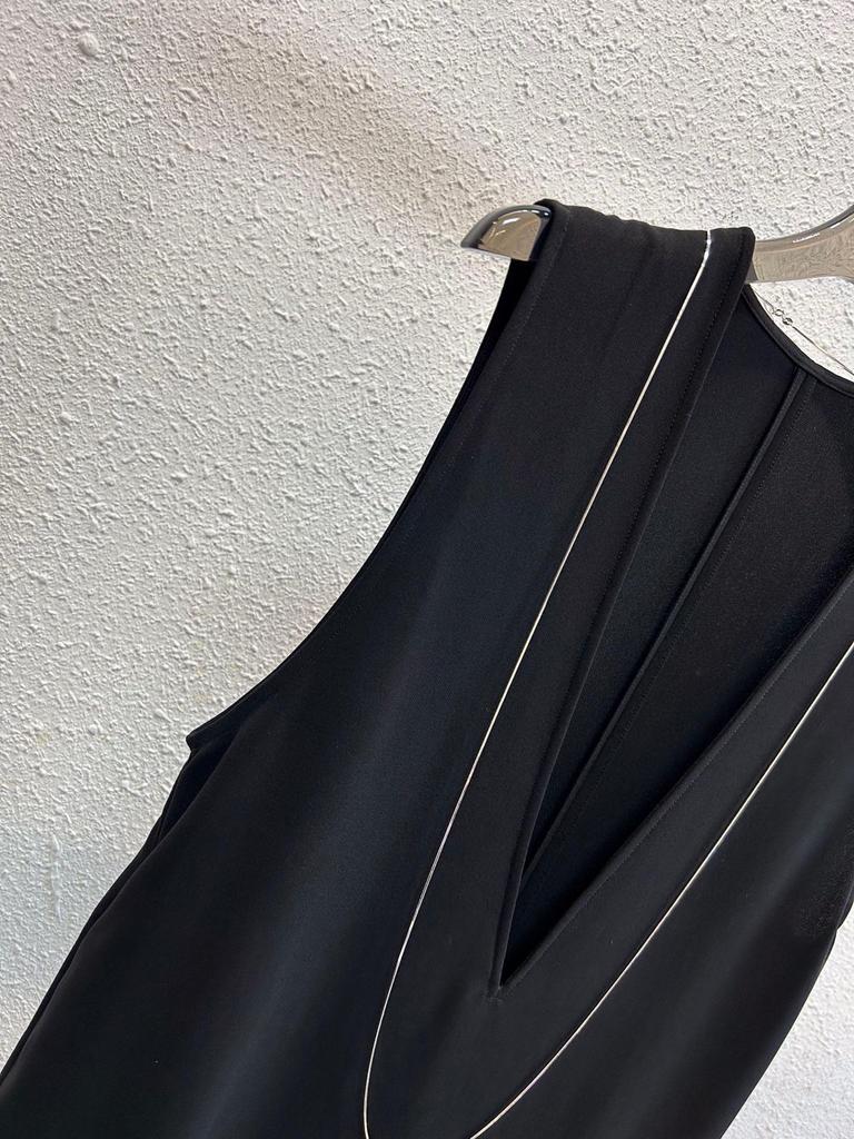 Nordic-Inspired Minimalist Acetate V-Neck Sleeveless Dress