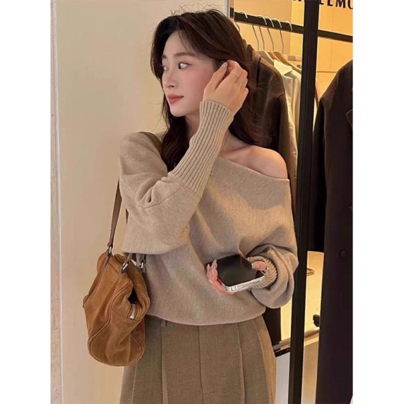 A New Autumn Sweater for Women, A One-shoulder Knitted Sweater with A Loose, Laid-back and High-end Off-the-shoulder Look