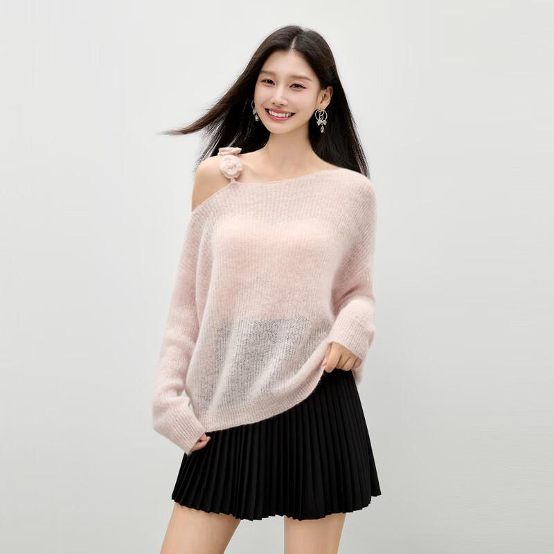 Qiu Shui Yi Ren Elegant Off-Shoulder Crochet Knit Top