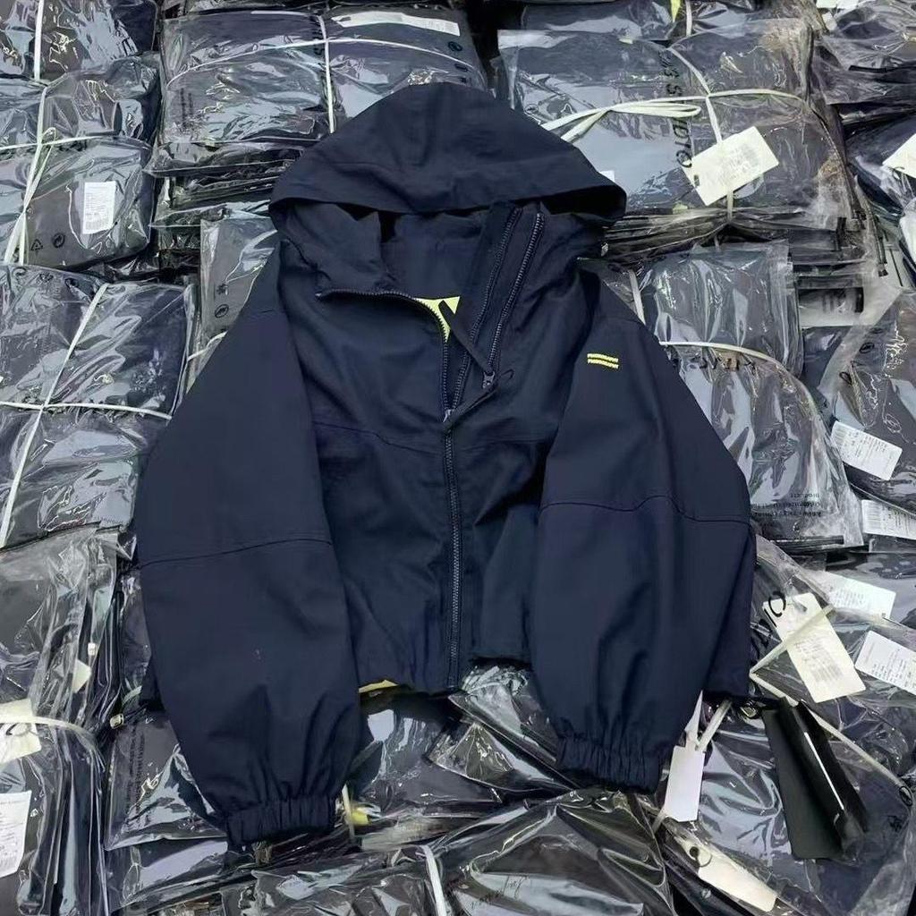 Damen Lässige Kapuzen-Windjacke Kurze Jacke Frühling Locker Geschnitten Doppelreißverschluss Buchstabenaufdruck