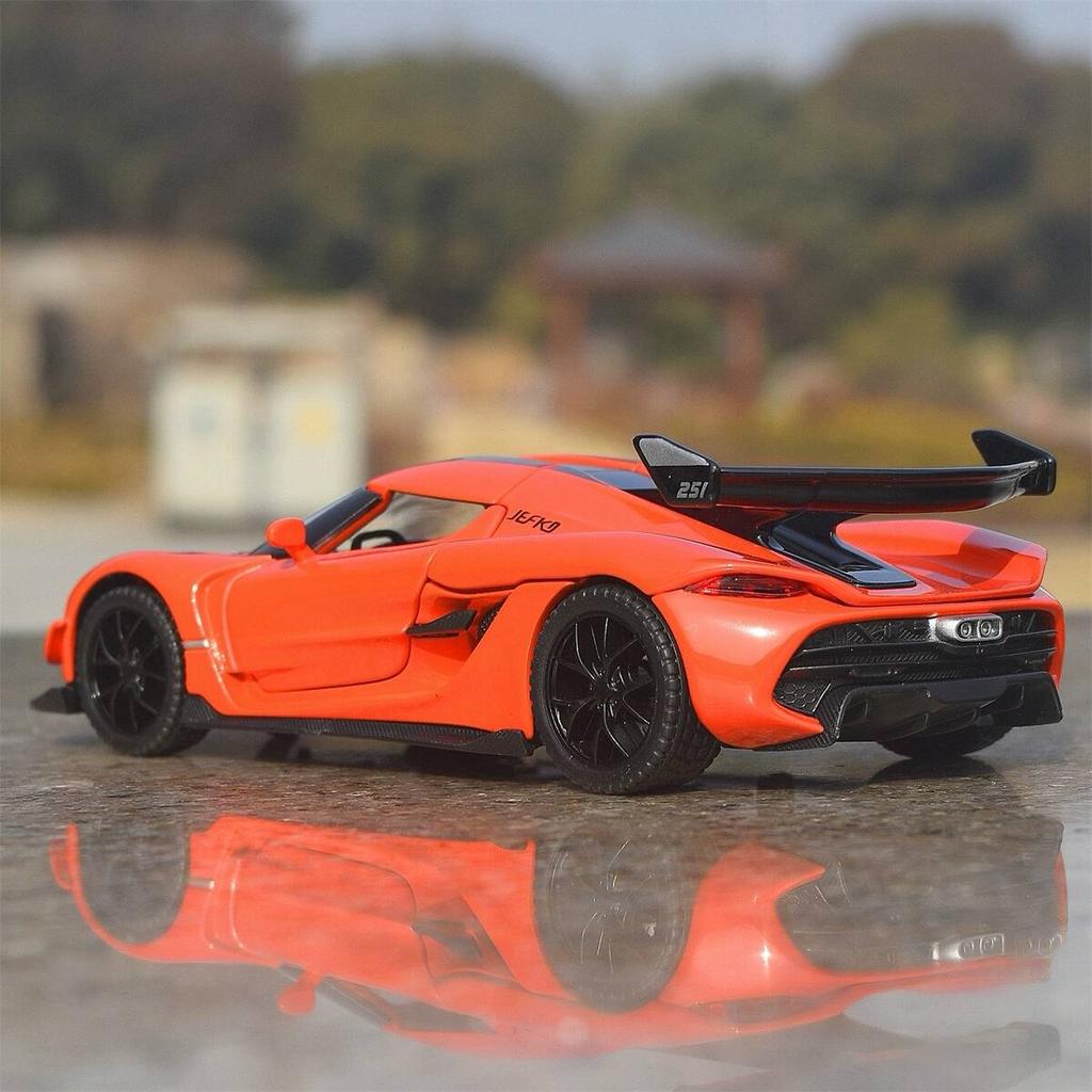 Koenigsegg Jesko Attack Superbil Simulering Støpte & Leketøykjøretøy Lyd & Lys Trekk tilbake bil 1:32 Legeringsmodellgaver til barn