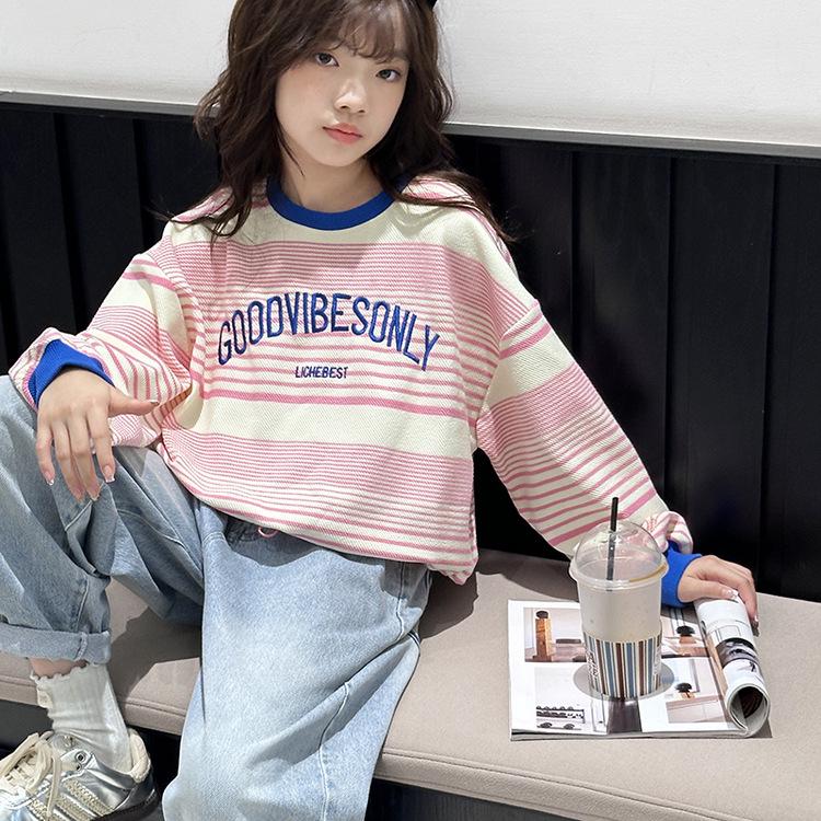 

Модный свитшот для девочек, осень 2025: Стильный пуловер для детей на раннюю весну 140 cm бежевый