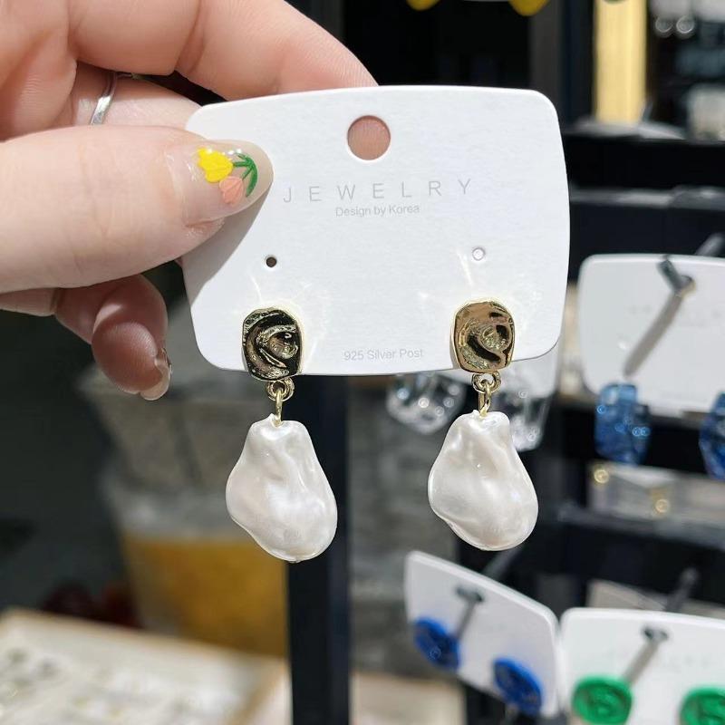 New French Retro Baroque Pearl Pendant Earrings for Women Ms Fashion Elegant Metal Jewelry Party Accessories