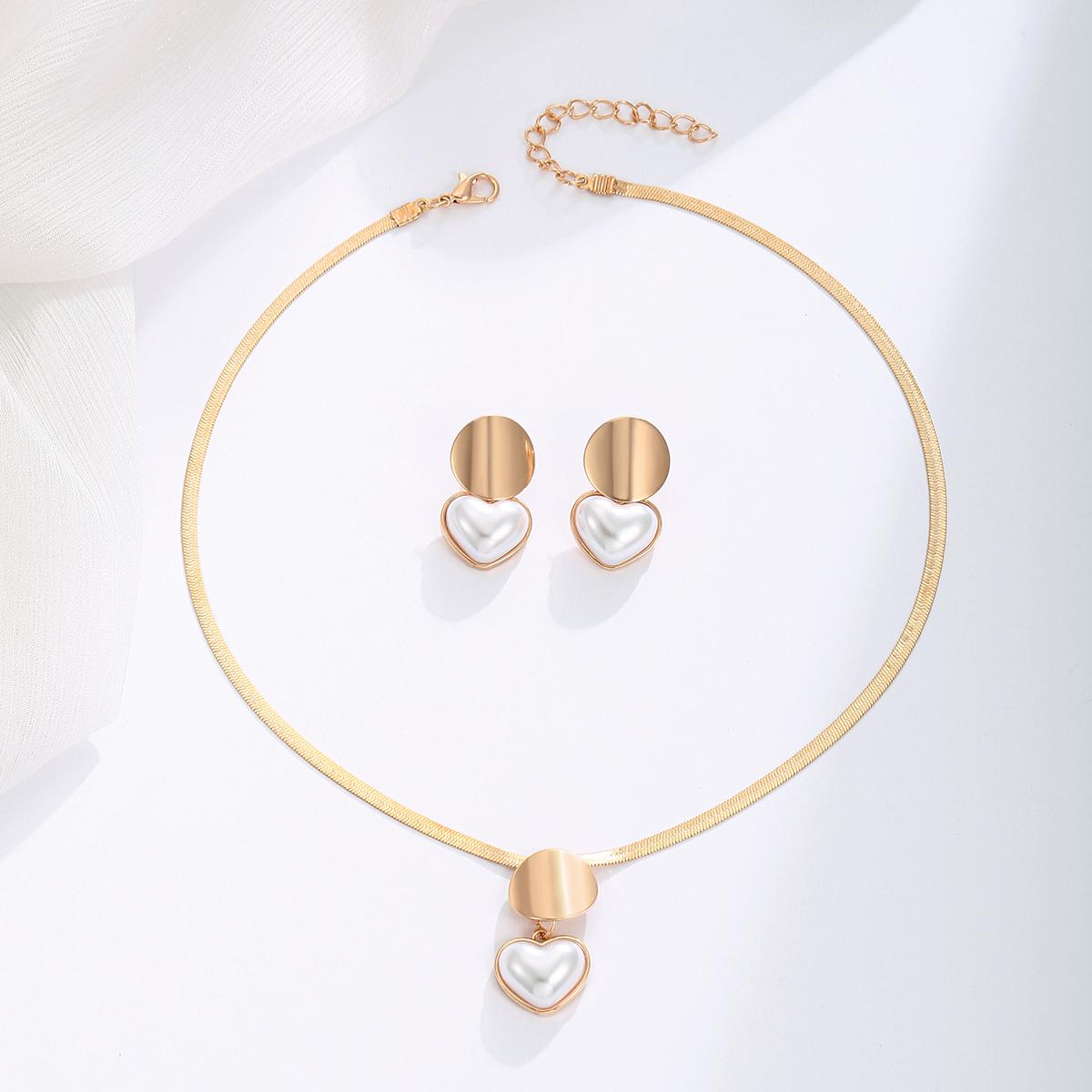 

Pair of Heart Shaped Pearl Earrings And Necklace Set Elegant Jewelry Combo for Women жемчужный