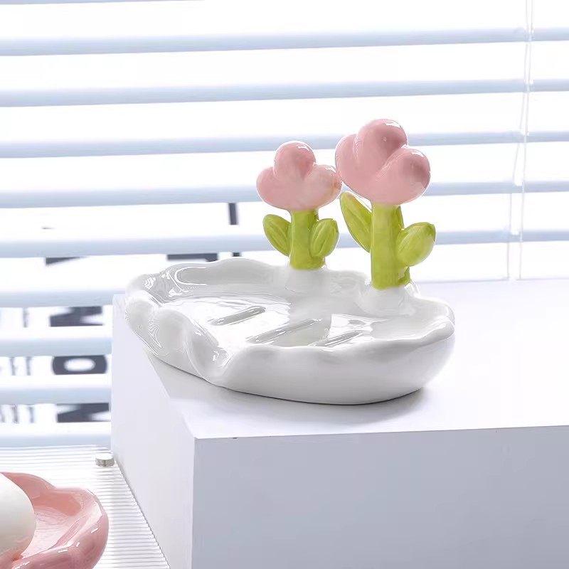 Creative Flower Soap Dish - Punch-Free, Drainage Holder for Washbasin - Ideal for Student Dorms and Homes.