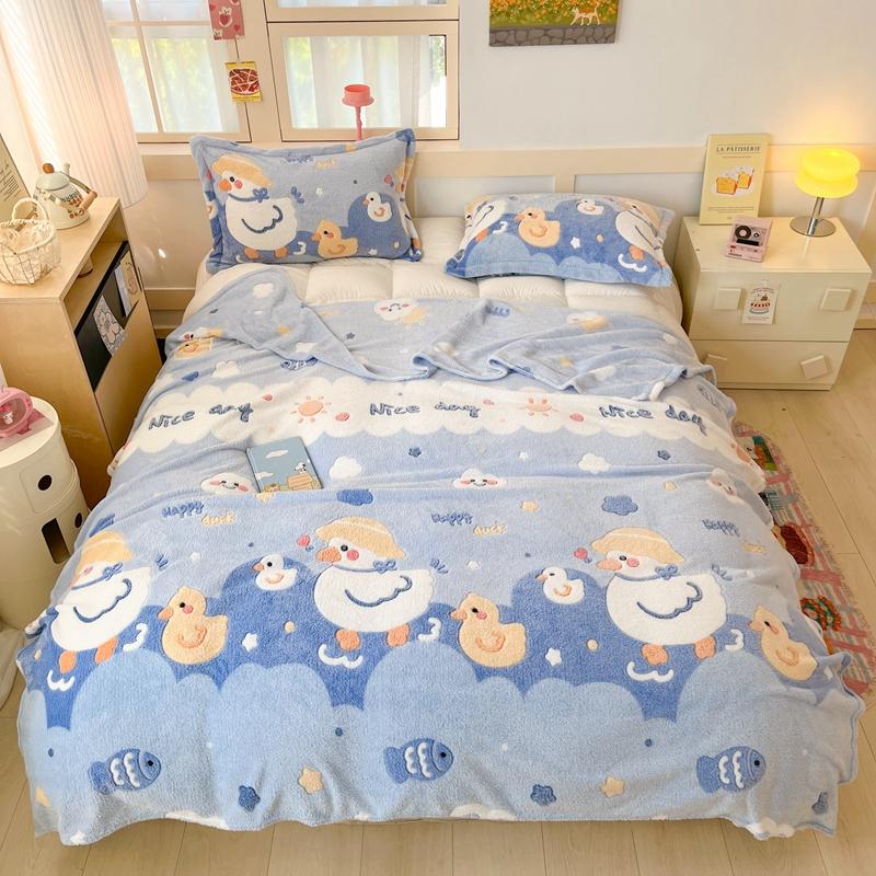 Cartoon Pink Strawberry Flannel Blanket for Kids Girls Soft Warm Lightweight Throw Blanket for Sofa Bed Traveling Camping Gifts