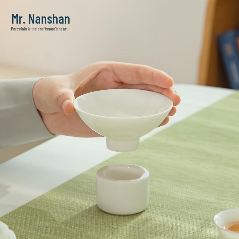 Nanshan Goldbemaltes Keramik-Teesieb