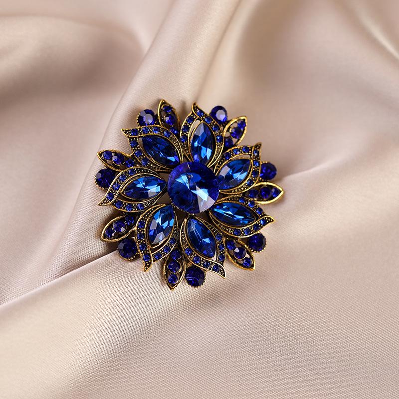 Elegant Pearl Brooch for Women's Suits - High-End Jewelry Pin