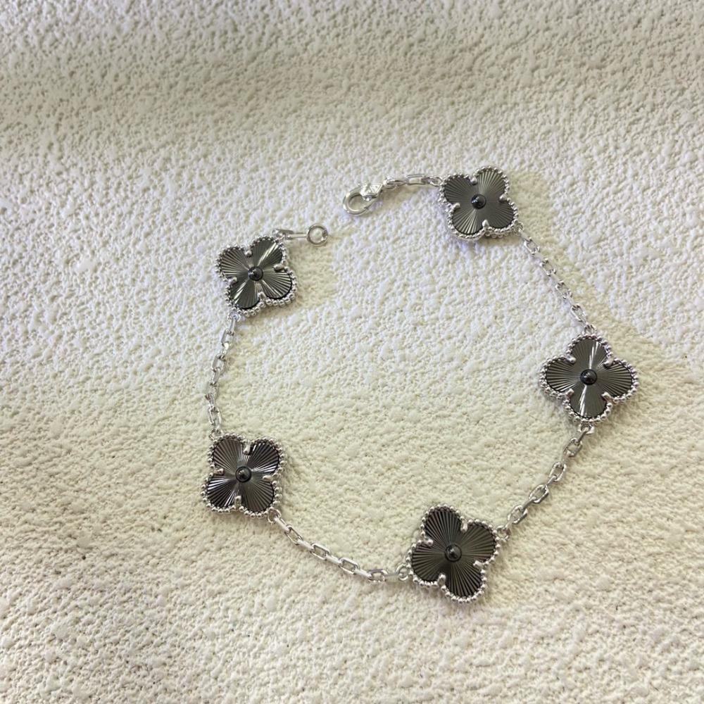 Hochwertiges Kleeblattarmband für Damen Fünf-Blüten-Armband mit natürlichem weißen Perlmutt und rotem Karneol