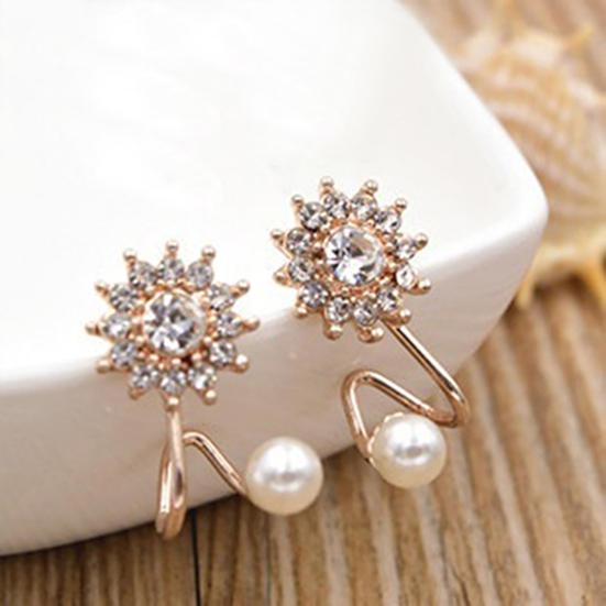 1 Pair Stud Earring Fine Workmanship Elegant Lightweight Snowflake Charm Earrings Ear Stud for Dating
