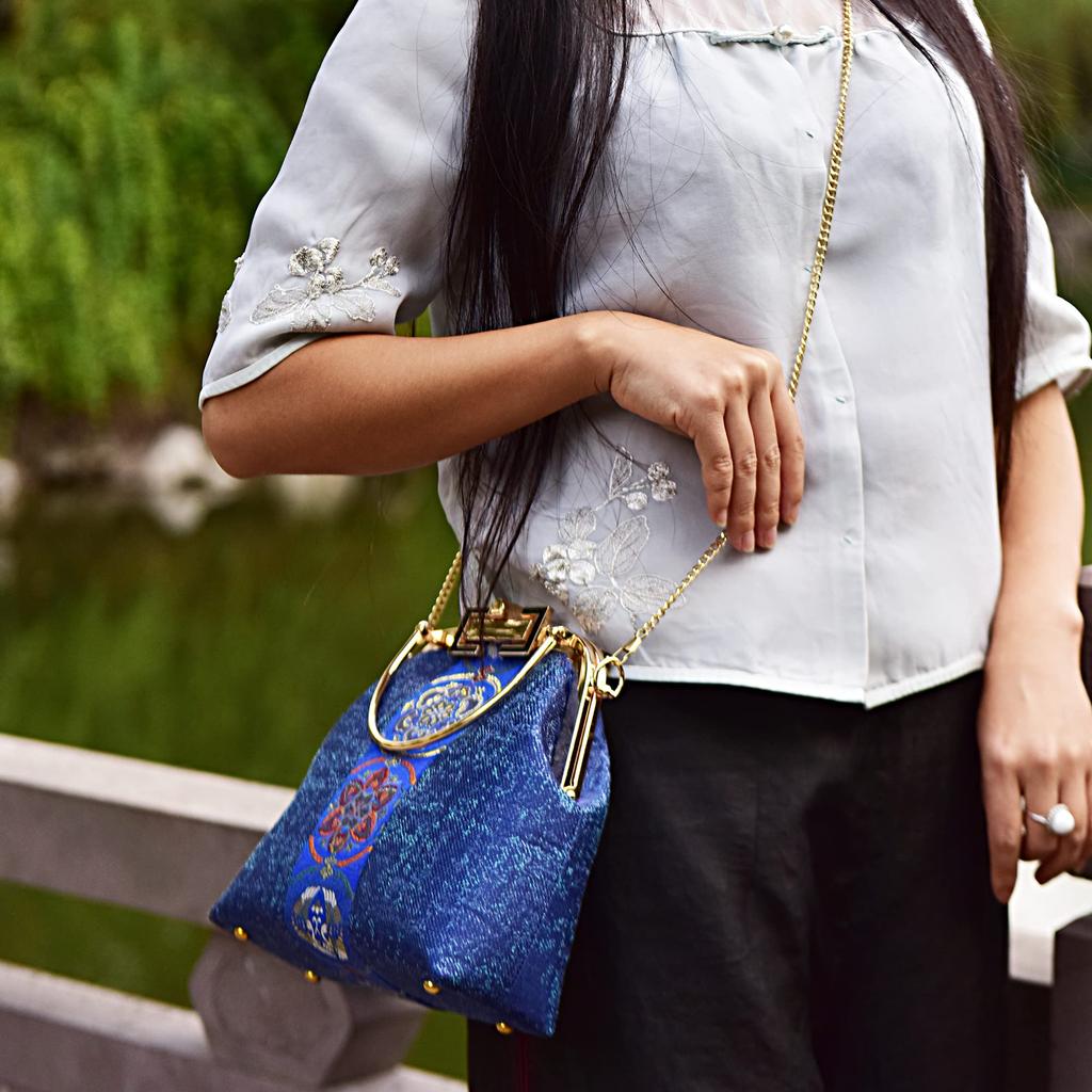 Shoulder Hand Tote Bag Japanese Clothing Furisode Hakama Nishijin Ori Gamaguchi Crossbody Bag 2way Lightweight Birthday Cherry Blossom Floral Pattern