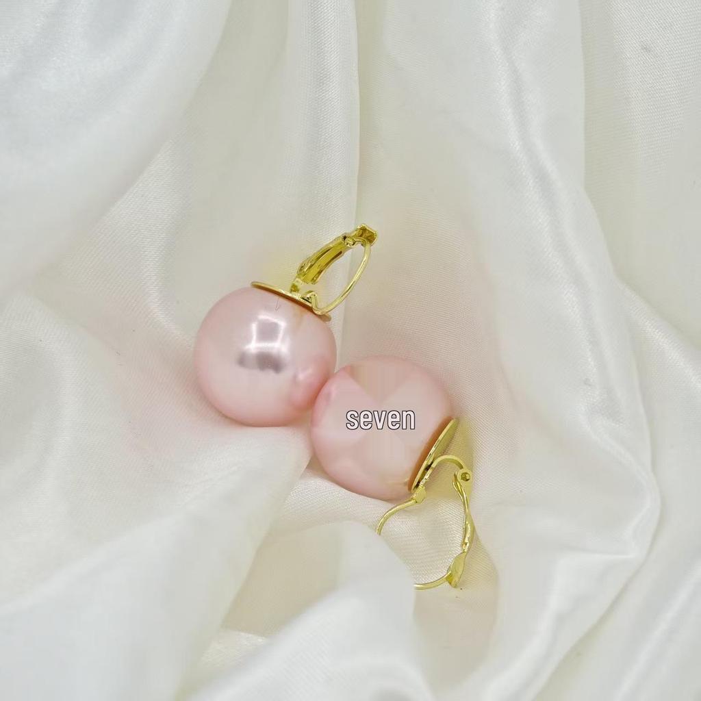 Elegant Pearl Earrings for Women: Minimalist European-America Hepburn Style Studs, Versatile Light Luxury Pendants