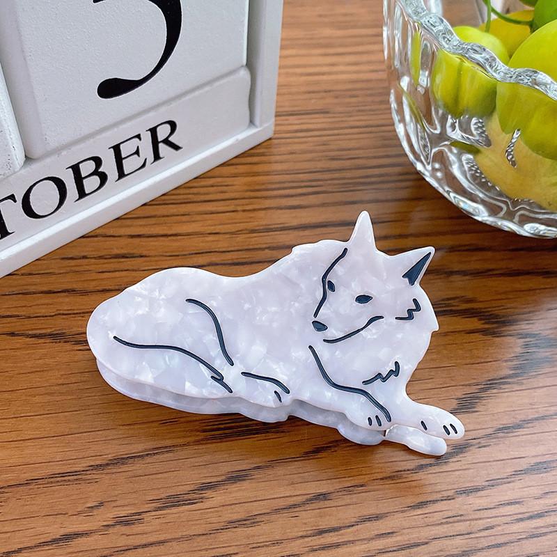 

Dovey Fashionable Animal Inspired Hair Claw Clip Acetate White Wolf Design For Women