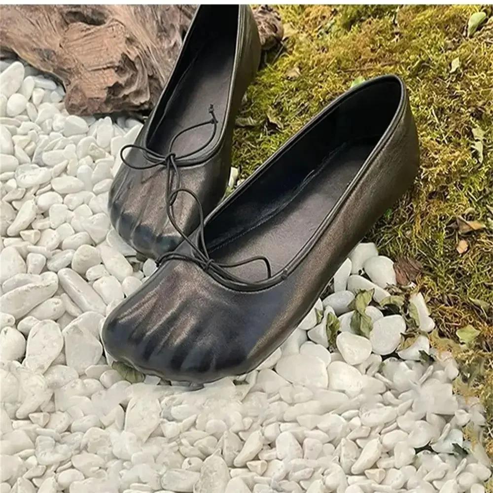 Fashion 2024 Brand New Summer Cool Protruding Toes Mules Flats Chic Slip On Comfy Walking Fashion Leather Toe Shoes Women High Quality