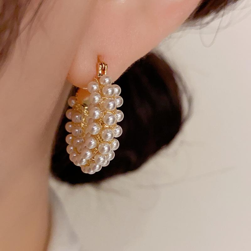Light Luxury Exquisite High-end Pearl Round Earrings Korean Fashion Niche Design Fashion Earrings