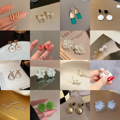 Silberne Nadelblume Liebesohrringe Schlicht und hochwertig Vielseitige Ohrstecker Nischen-Temperament-Ohrringe Frauen