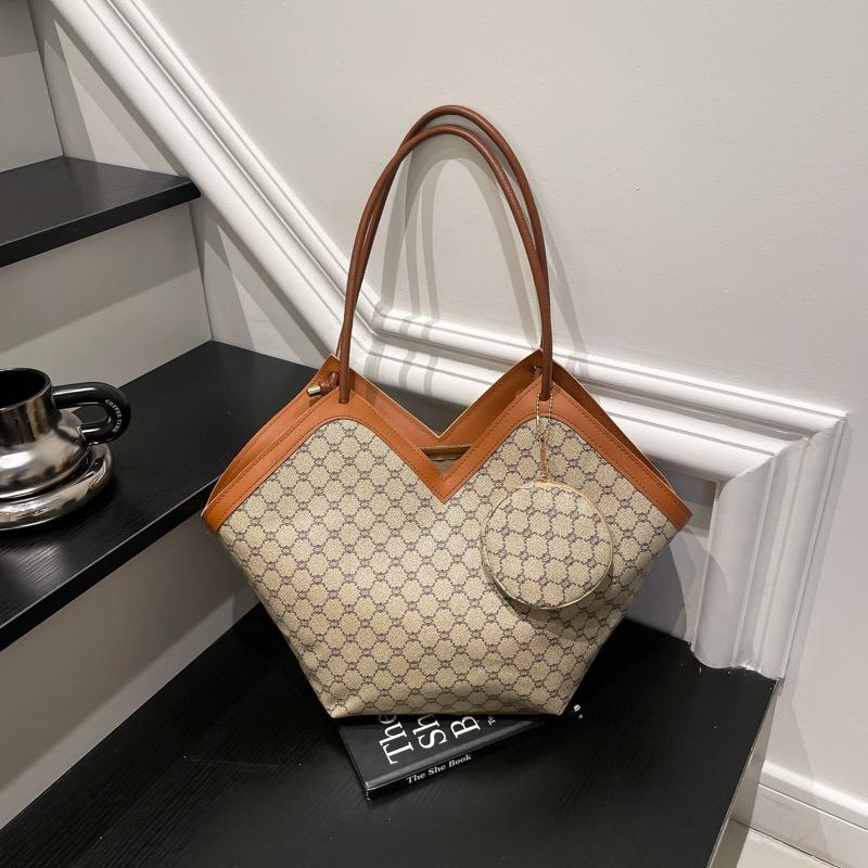 

Love checkerboard bag new tote bag premium large capacity retro fashion light luxury commuter bag хакі