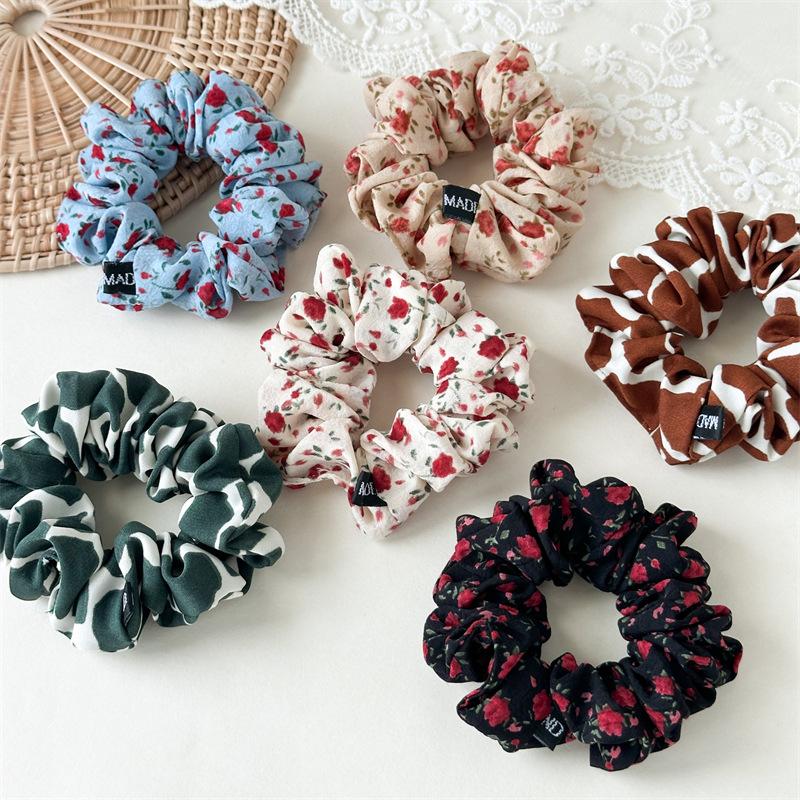 Fresh and Light Floral Fabric Hair Band for Loose Braided Hairstyle in Summer - A Stylish Ponytail Hair Accessory Made of Elastic Band.