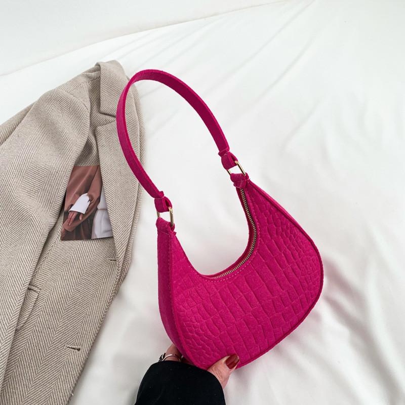 

Trendy Medium-sized Crescent Shoulder Bag For Autumn With Unique Design And Versatile Colors маджента