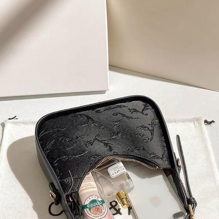 Premium Baguette Bag Spring New Niche Embroidered Crescent Armpit Bag