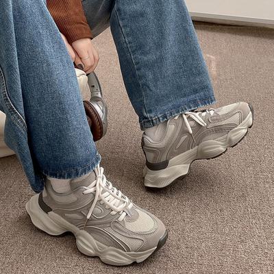 Tendenza moda versatile mostra piedi piccola piattaforma scarpe da papà donna 2025 nuova primavera e autunno leggere rialzanti scarpe sportive