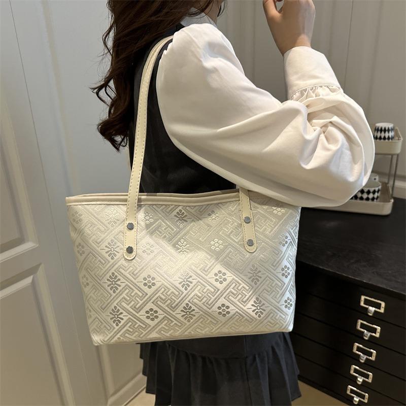 Large Capacity Tote Bag Fashion Trend Women's Shoulder Bag Commuter Versatile Student Class Handbag Women