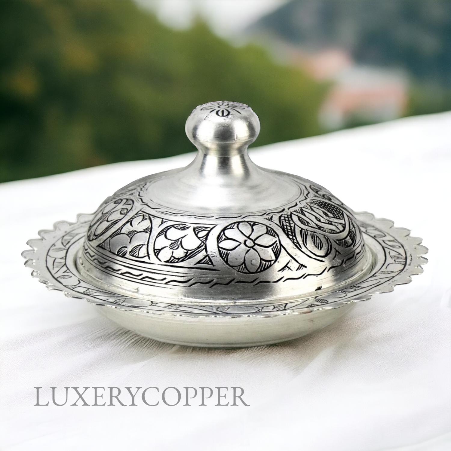 

Антикварная круглая медная кастрюля