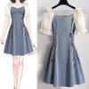 Damen One-Shoulder Puffärmel Denim Patchwork A-Linien Kleid - Sommer 2026 Taillenbetonend Schlanker Stil
