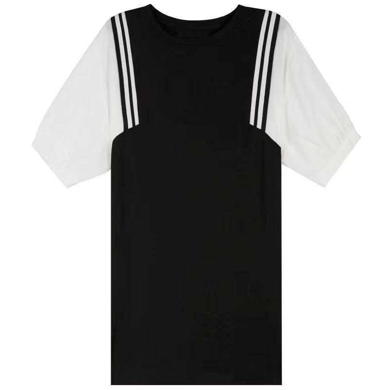 Rochie de vară în culori contrastante, mărime plus - fustă tip tricou lejeră care acoperă burtica pentru femei