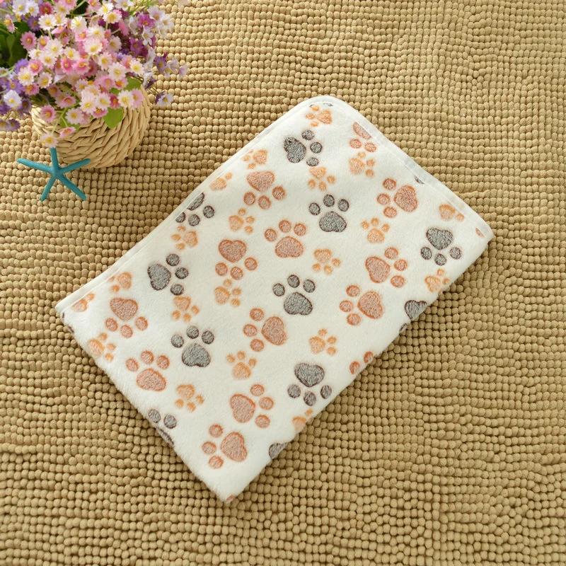 Flannel Pet Blanket Cute Dog Paw Print Blanket Pet Mat for Puppy Kitten Warm and Comfortable Blanket Suitable for Cats and Dogs
