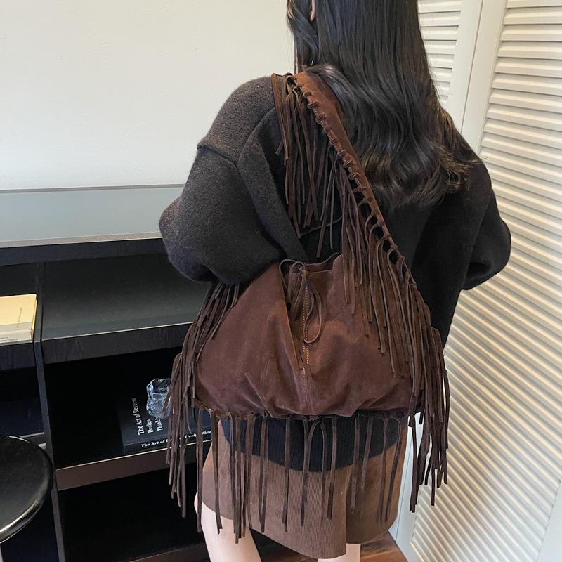 Frosted tassel underarm bag women's 2025 autumn and winter new large-capacity versatile dumpling bag retro shoulder messenger bag