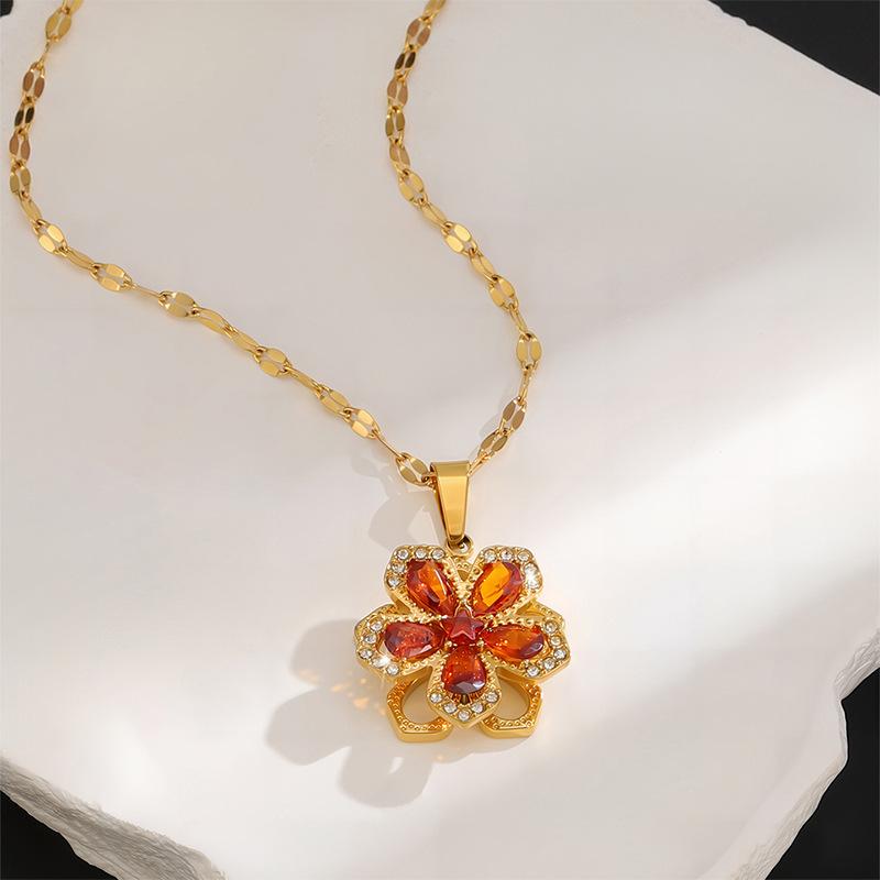 Titanium Steel Necklace, Five-leaf Flower Zircon Necklace, Light Luxury Niche Women's Collarbone Chain, Rotatable Non-fading Necklace Jewelry