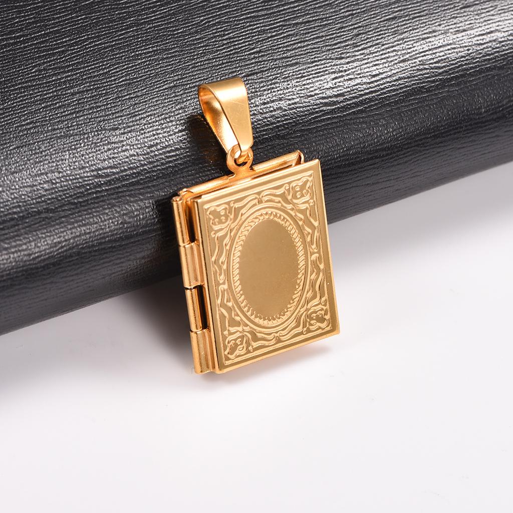 Collana con Ciondolo Medaglione Portafoto a Forma di Libro in Acciaio Inossidabile per Donne Uomini Intagliato Apribile Cornice per Foto Catena Charms Gioielli in Metallo