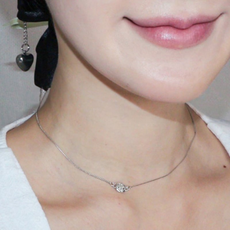 LOASI Lovely Rose. Rose Choker Necklace