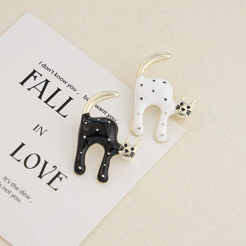 Creative Black White Enamel Cat Brooches For Women Girls Fashion Cartoon Cute Kitten Animal Brooch Clothing Accessories Jewelry