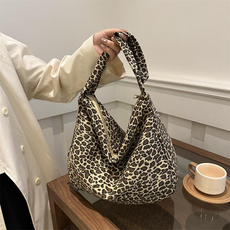 Large Capacity Popular Leopard Print Simple Fashion Tote Bag Women's Leisure New Summer Retro Personalized Messenger Bag