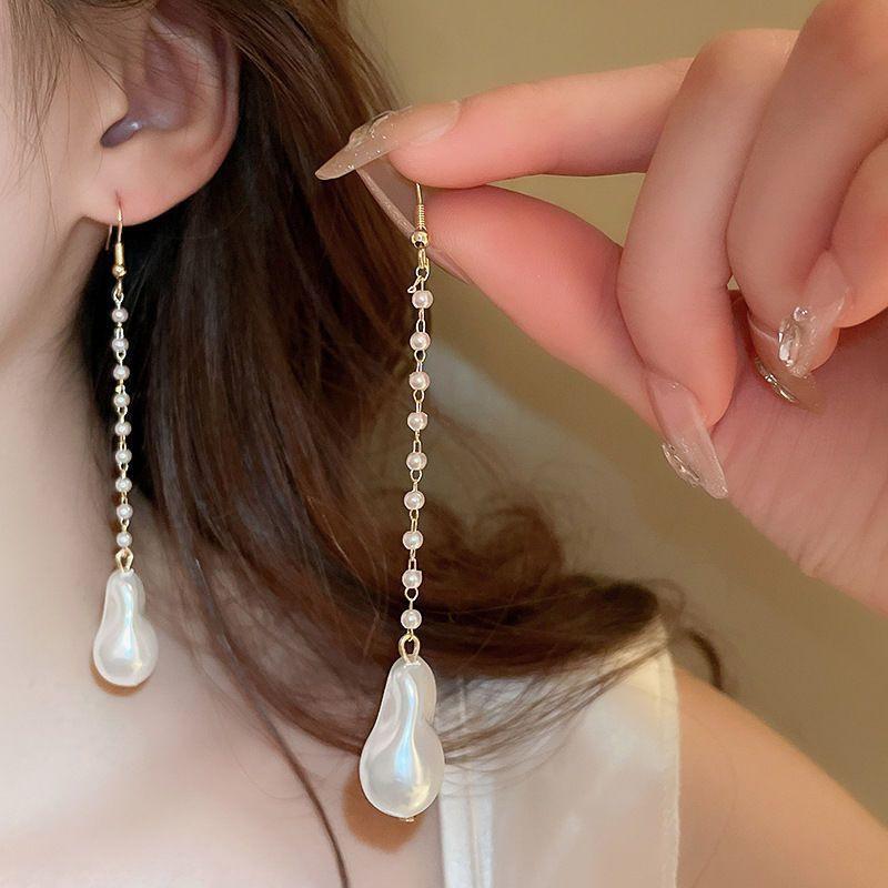 

Silver needle transparent resin geometric earrings, new popular earrings, simple and high-end temperament earrings