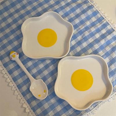 Piatto in ceramica originale a forma di uovo fritto, piattino per dessert per tè pomeridiano, vassoio per insalata e frutta, stoviglie creative