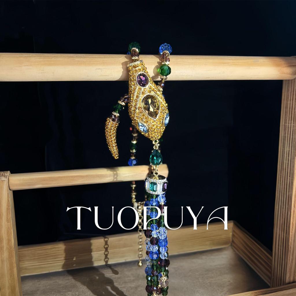 Exquisite Retro Snake Necklace with Colored Diamonds - Elegant Handmade Beaded Pendant