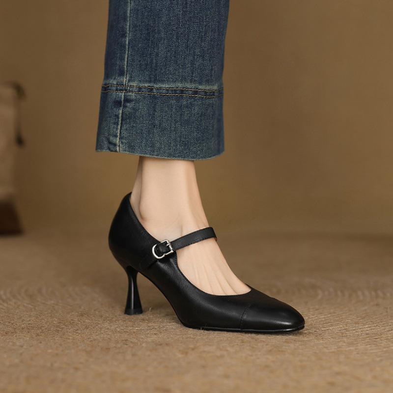 

Повседневные однотонные кожаные туфли на маленьком каблуке на четыре сезона, новая женская модная обувь, одинарные туфли, закрывающие ногу, с круглым носком, на высоком каблуке, большого размера, туфли-стилет 40 чёрный