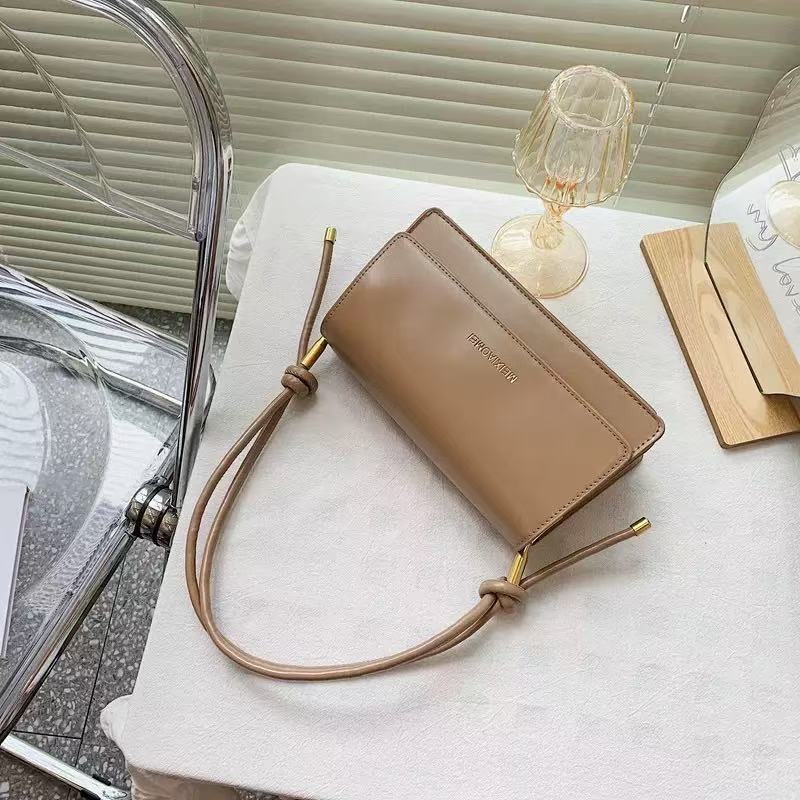 French Fashion Small Shoulder Bag With Chain Strap For Daily Casual Use