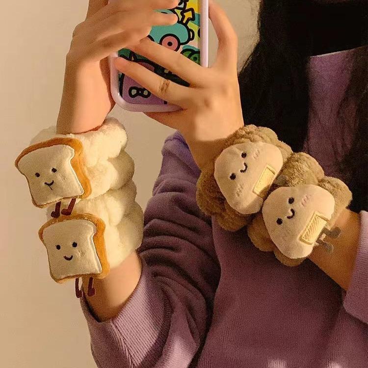 Cute Cartoon Toast Face Washing Waterproof Wristbands - Absorbent, Moisture-Proof Wrist Guards for Toiletries and Sweat Absorption.