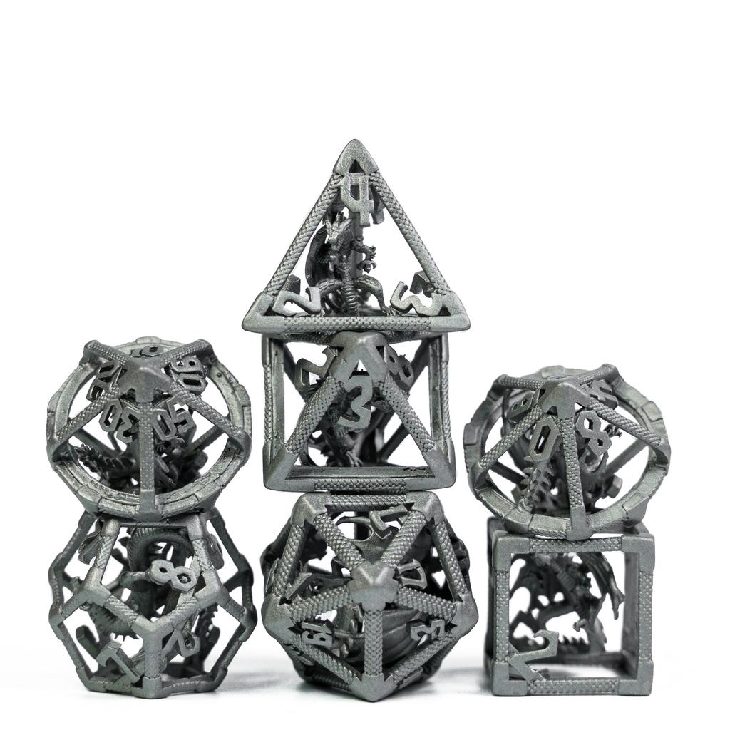 Cusdie Dračí duté kovové DND kostky 7 ks D4-D20 Polyedrická sada kostek se železnou krabičkou pro RPG hru Pathfinder Stolní hry
