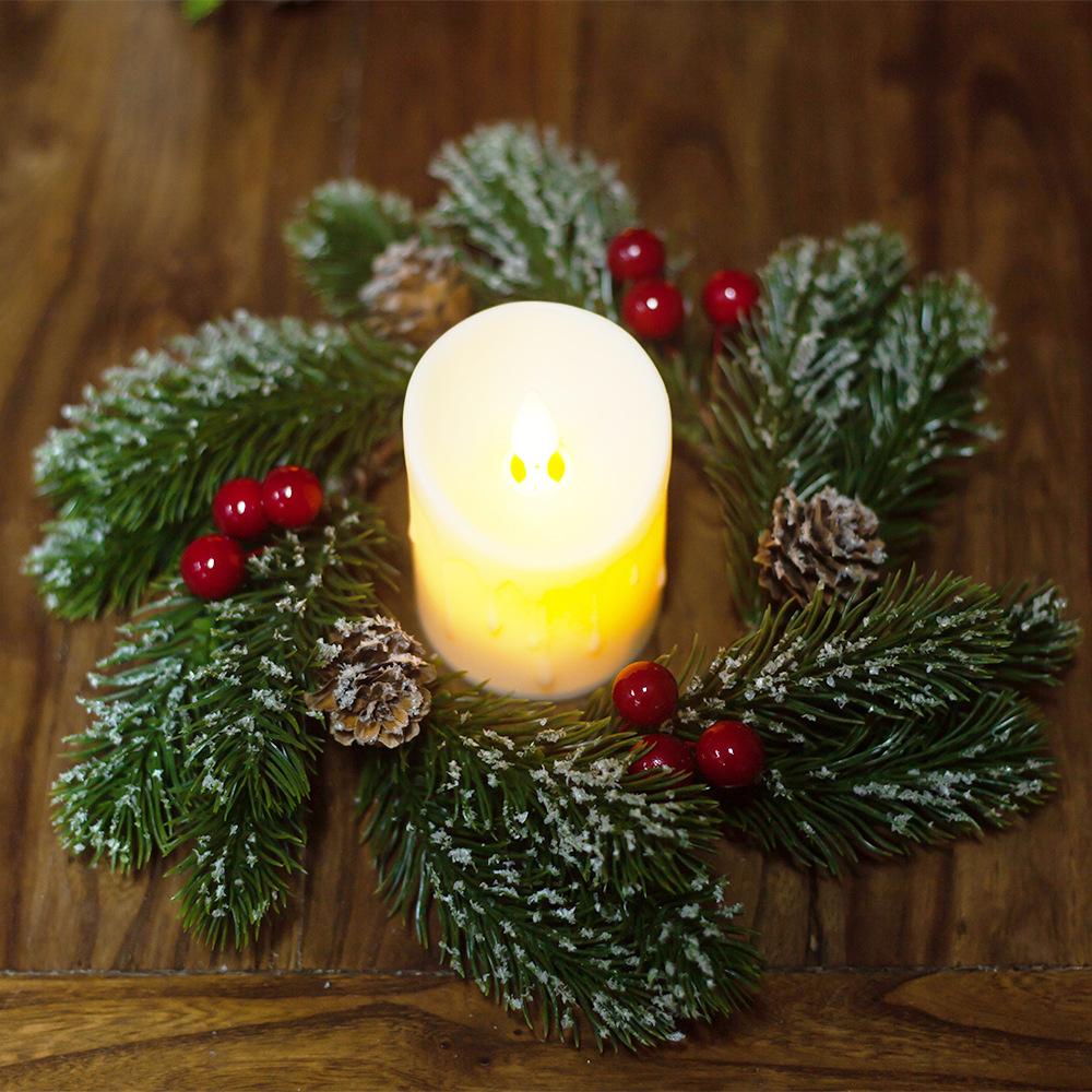 

Рождественское украшение Маленький венок Имитация сосновых иголок Шишка Красный подсвечник в форме фруктов Венок Праздничное украшение Свеча Кольцо Фабрика Outer Diameter 20