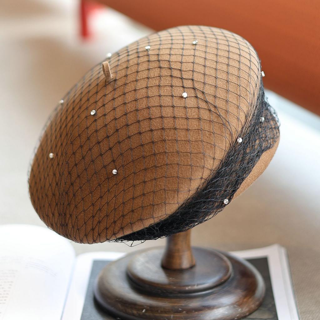 Autumn and winter pearl mesh fashionable retro woolen beret French light luxury side pressure painter hat woman