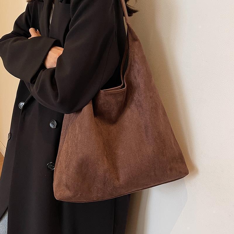 Retro Frosted Large Handbag: Women's Autumn & Winter Shoulder Tote with Commuter Style and Ample Capacity