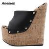 Aneikeh Sandales d'été à bout ouvert Plateforme Talons Super Hauts À enfiler Sandales à Rivets Métalliques Rome Fête Mules pour Femme noir