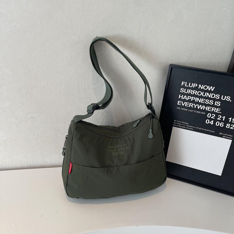 Casual waterproof nylon messenger bag shoulder cloth bag female design sense niche retro commuter dumpling bag
